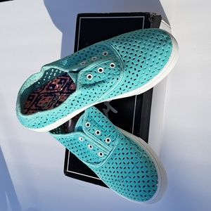 Women's Zing-06 Eyelet Canvas Sneakers Turquoise Sz 8